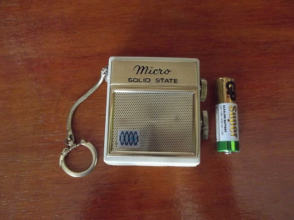 Micro radio della Ross Electronics Corp. : Chicago (IL). Prodotta a Hong Kong 1962